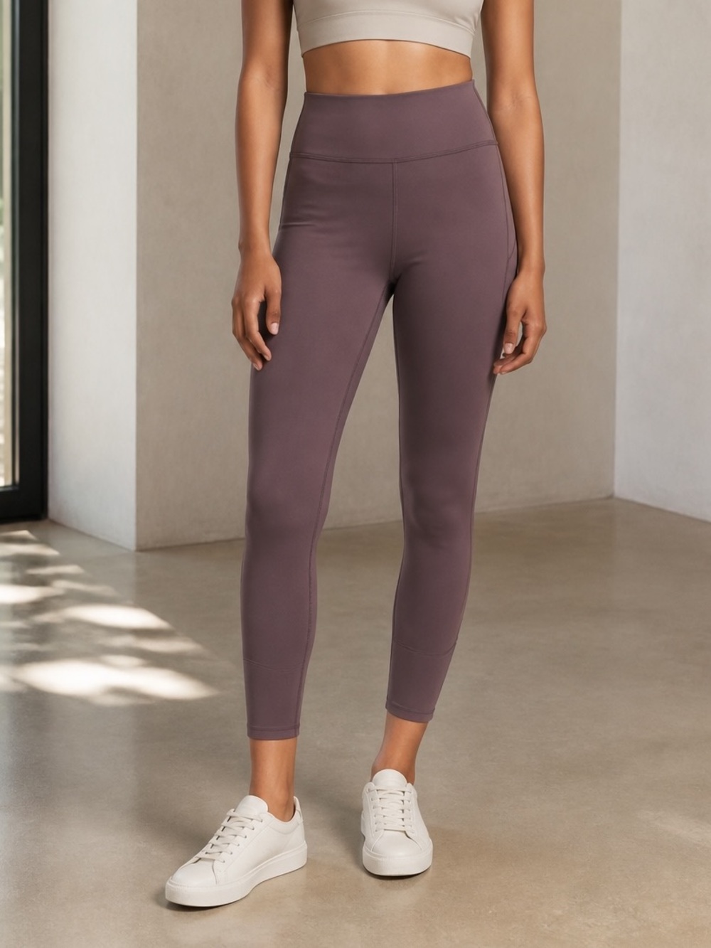 Lululemon In Movement 7/8 Tight *Everlux 25"
Vintage Grape